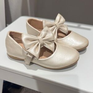 Elegant Cream Kids Dress Shoes with Bow